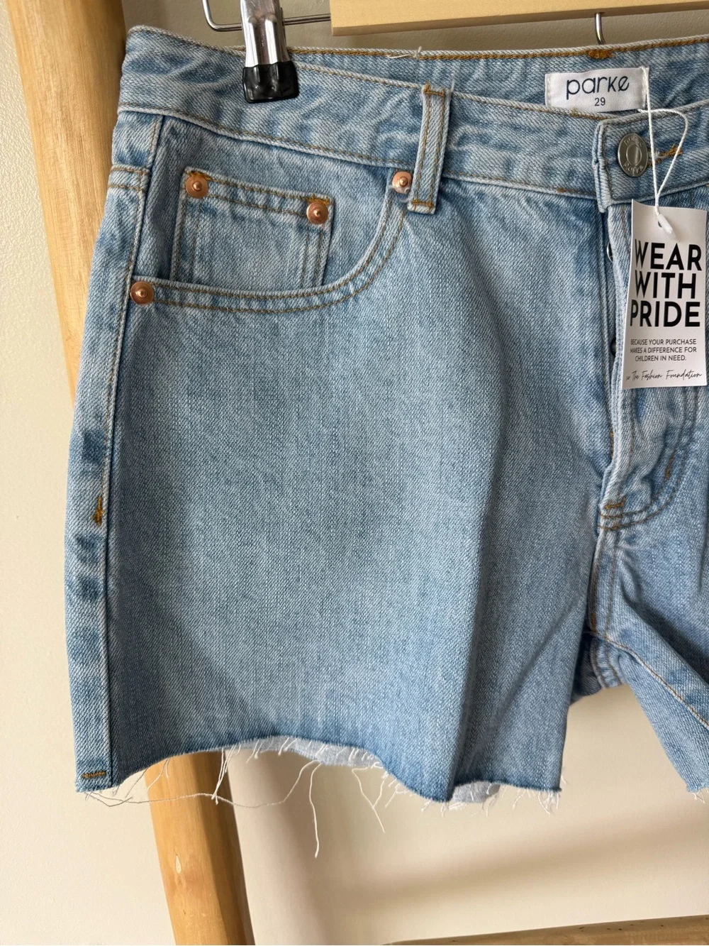 NEW Parke Light Wash Denim Baggy Boho Cut Off Raw Hem 3.5” Inseam Jean Shorts 29